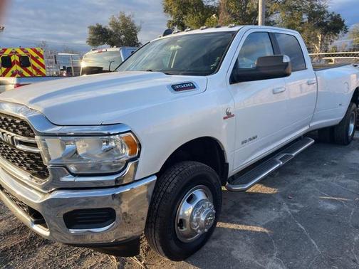 2022 RAM 3500 Big Horn Crew Cab 4x4 8' Box
