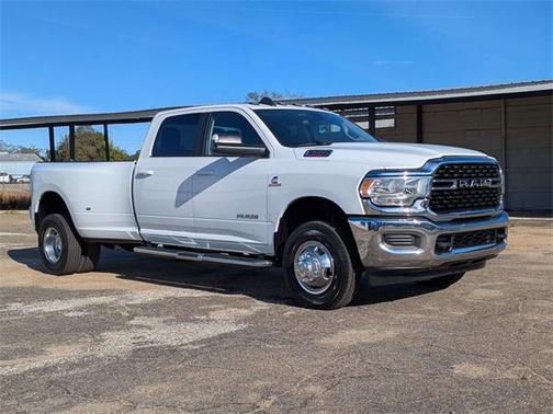 2022 RAM 3500 Big Horn Crew Cab 4x4 8' Box