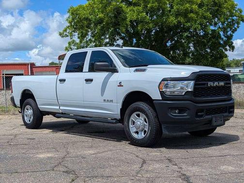 Bright White Clearcoat 2022 RAM 2500 Tradesman Crew Cab 4x4 8' Box