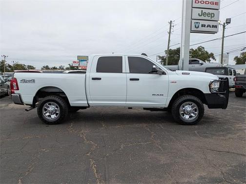 2022 RAM 2500 Tradesman Crew Cab 4x4 6'4' Box