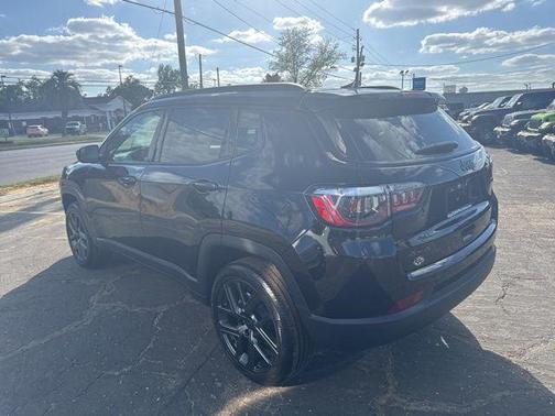 Diamond Black Crystal Pearlcoat 2026 Jeep Compass Latitude