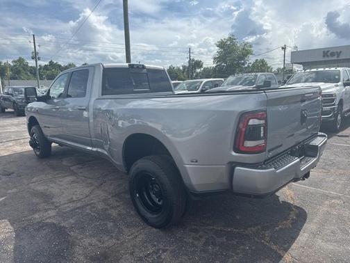 2024 RAM 3500 Laramie Crew Cab 4x4 8' Box