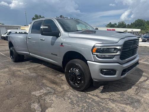 2024 RAM 3500 Laramie Crew Cab 4x4 8' Box