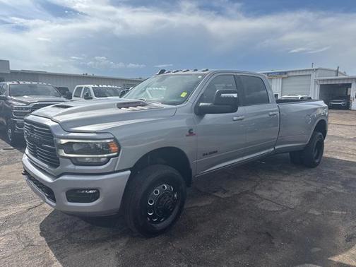 2024 RAM 3500 Laramie Crew Cab 4x4 8' Box