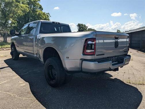 2024 RAM 3500 Laramie Crew Cab 4x4 8' Box