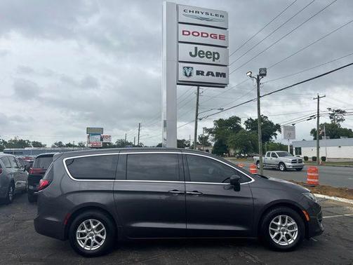 Granite Crystal Metallic Clearcoat 2020 Chrysler Pacifica Touring