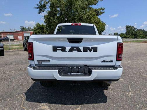 Bright White Clearcoat 2025 RAM 2500 Big Horn Crew Cab 4x4 6'4' Box
