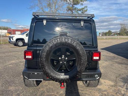 2023 Jeep Wrangler 4-Door Sahara Altitude 4x4