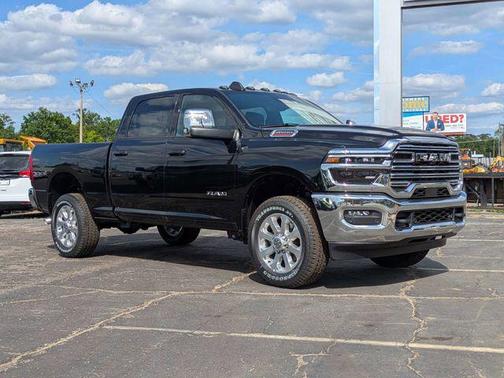 Diamond Black Crystal Pearlcoat 2026 RAM 2500 Laramie