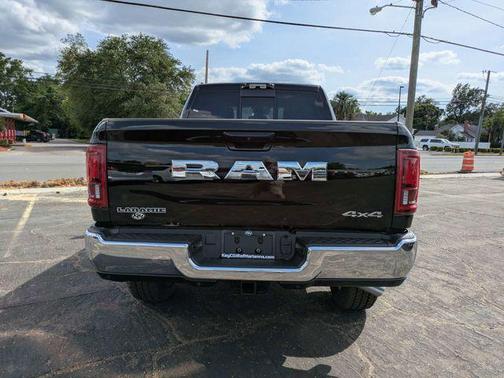 Diamond Black Crystal Pearlcoat 2026 RAM 2500 Laramie