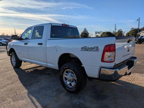 2022 RAM 2500 Tradesman Crew Cab 4x4 6'4' Box