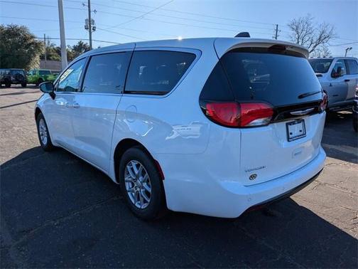 2026 Chrysler Voyager LX
