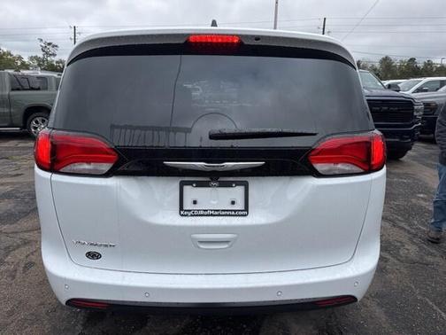 2026 Chrysler Voyager LX