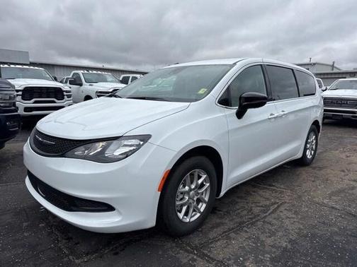 2026 Chrysler Voyager LX