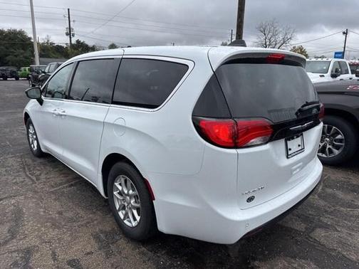 2026 Chrysler Voyager LX