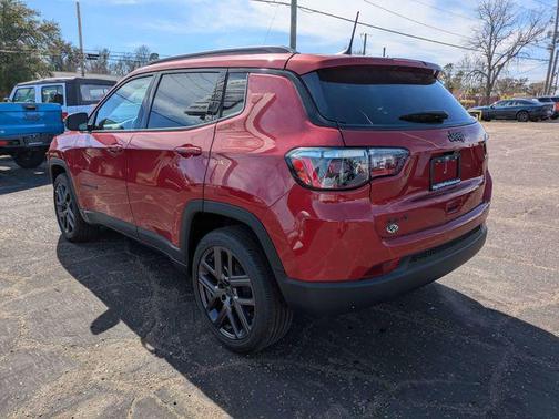 Red Hot Pearlcoat 2026 Jeep Compass Latitude