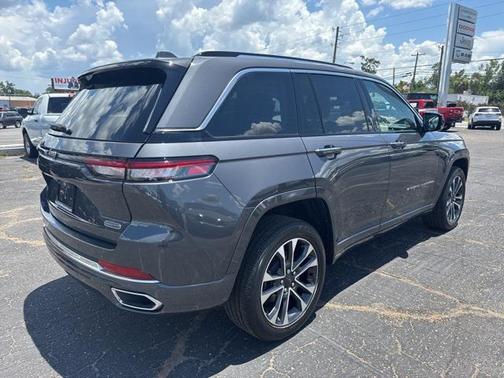 2022 Jeep Grand Cherokee Overland