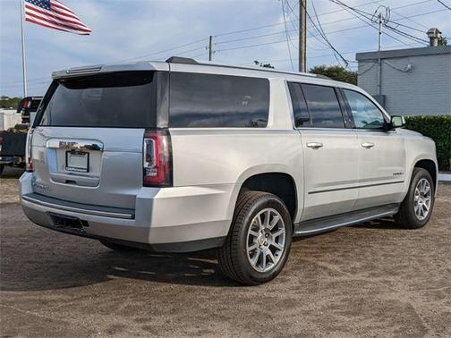 Photo 4 of 33 of 2020 GMC Yukon XL Denali