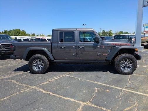Granite Crystal Metallic Clearcoat 2026 Jeep Gladiator Mojave
