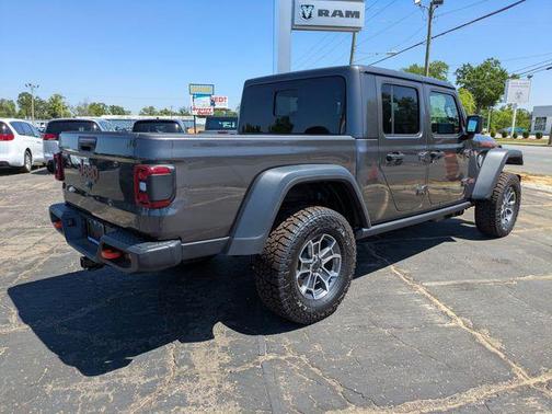 Granite Crystal Metallic Clearcoat 2026 Jeep Gladiator Mojave