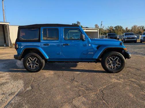2024 Jeep Wrangler 4-Door Sahara 4x4