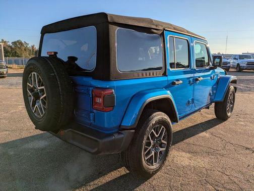 2024 Jeep Wrangler 4-Door Sahara 4x4