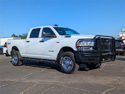 2022 RAM 2500 Tradesman Crew Cab 4x4 6'4' Box