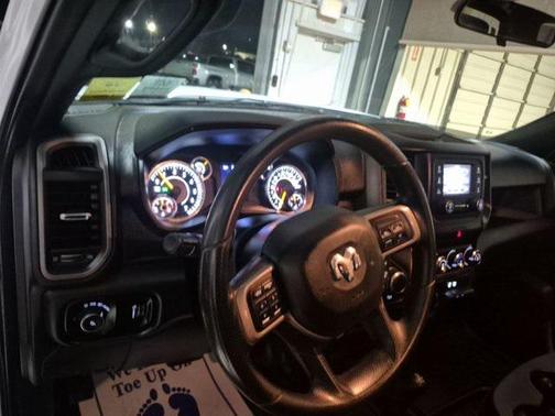 2022 RAM 2500 Tradesman Crew Cab 4x4 6'4' Box