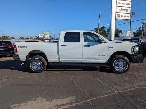 2022 RAM 2500 Tradesman Crew Cab 4x4 6'4' Box