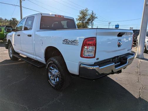 2022 RAM 2500 Tradesman Crew Cab 4x4 6'4' Box