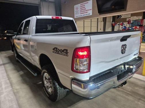 2022 RAM 2500 Tradesman Crew Cab 4x4 6'4' Box