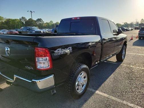 2022 RAM 2500 Tradesman Crew Cab 4x4 6'4' Box