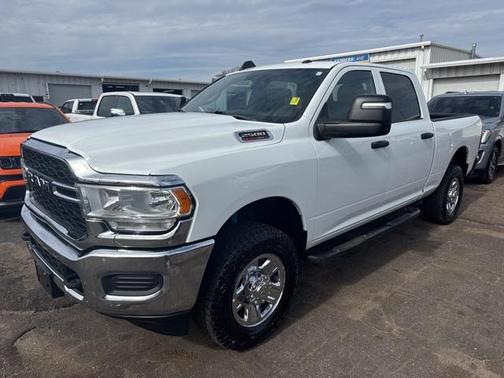 2024 RAM 2500 Tradesman Crew Cab 4x4 6'4' Box