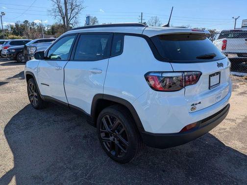 Bright White Clearcoat 2026 Jeep Compass Latitude