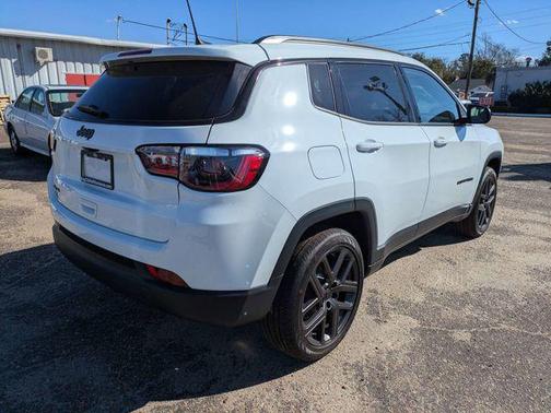 Bright White Clearcoat 2026 Jeep Compass Latitude