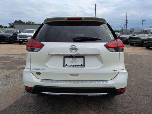 Pearl White 2018 Nissan Rogue SL