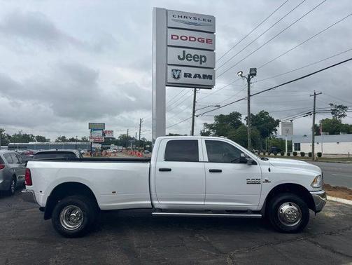 Bright White Clearcoat 2018 RAM 3500 Tradesman Crew Cab 4x4 8' Box
