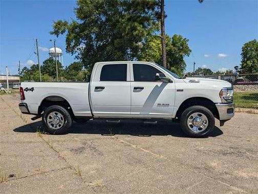 2022 RAM 2500 Tradesman Crew Cab 4x4 6'4' Box