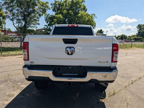 2022 RAM 2500 Tradesman Crew Cab 4x4 6'4' Box
