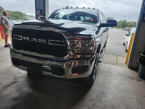 2022 RAM 2500 Tradesman Crew Cab 4x4 6'4' Box