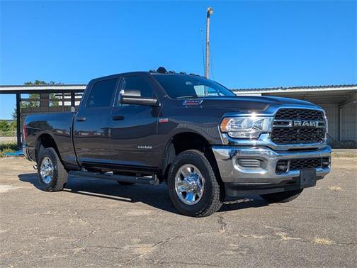 2022 RAM 2500 Tradesman Crew Cab 4x4 6'4' Box