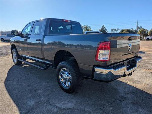 2022 RAM 2500 Tradesman Crew Cab 4x4 6'4' Box