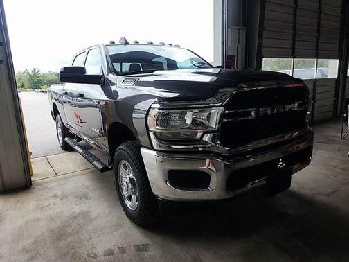 2022 RAM 2500 Tradesman Crew Cab 4x4 6'4' Box