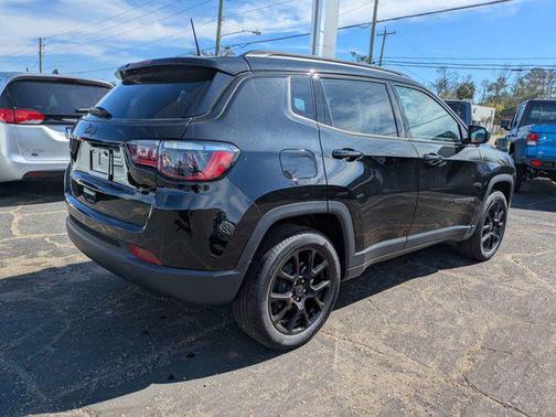 Diamond Black Crystal Pearlcoat 2026 Jeep Compass Latitude