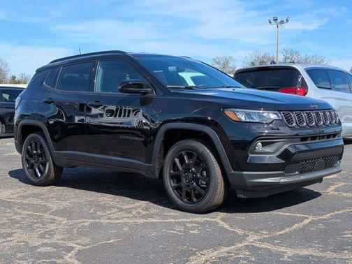 Diamond Black Crystal Pearlcoat 2026 Jeep Compass Latitude