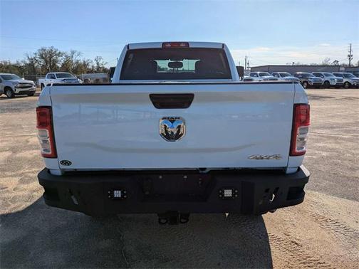 2022 RAM 2500 Tradesman Crew Cab 4x4 6'4' Box