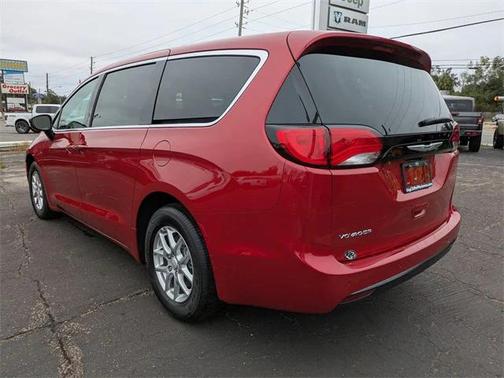 2026 Chrysler Voyager LX