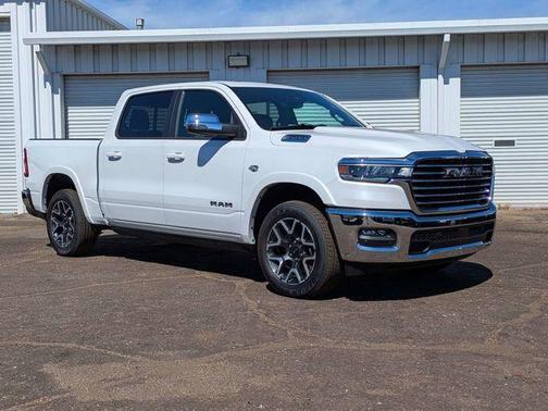 Ivory White Tri-Coat Pearlcoat 2026 RAM 1500 Laramie