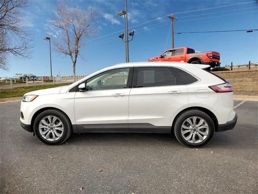 Photo 3 of 37 of 2019 Ford Edge Titanium