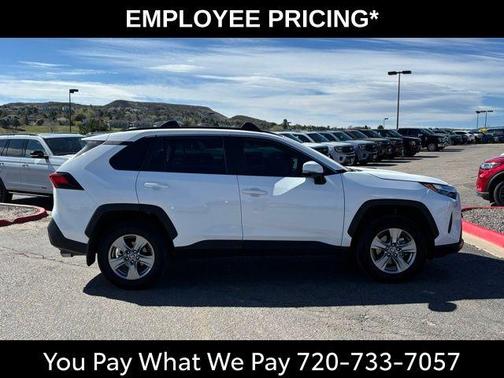 Ice 2023 Toyota RAV4 XLE